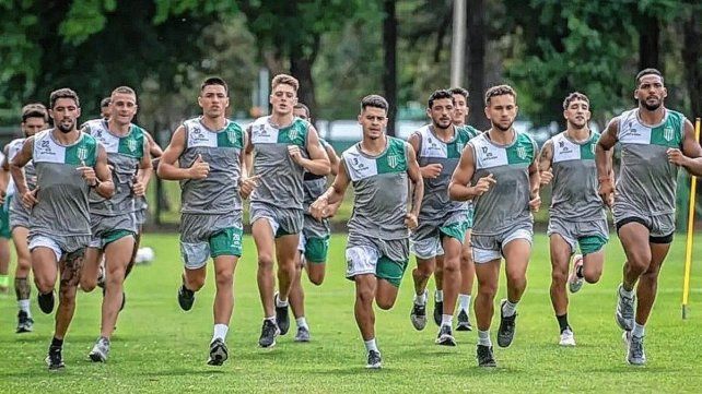 Banfield tiene a prueba un defensor uruguayo y cedió un marcador a Independiente Rivadavia