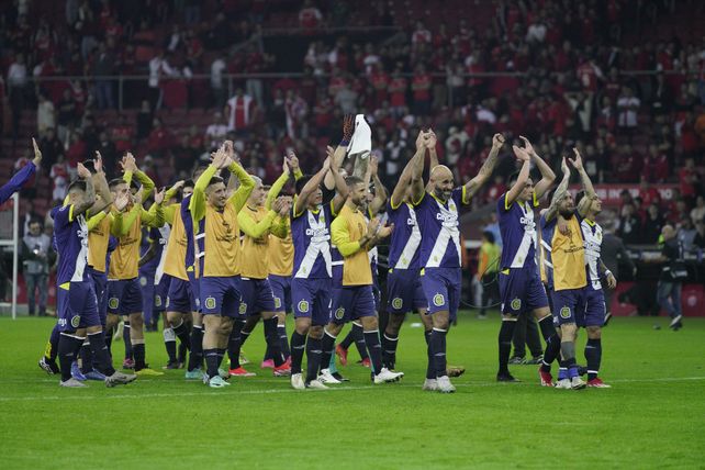 Centra busca una alegría en medio de tantas pálidas. La última sonrisa fue en Brasil, frente a Inter.