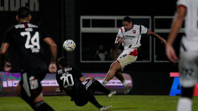 Matías García arriesgó todo y le comete penal a Armando Méndez. El Colo Ramírez empataría y zafaría a Newells de un derrota sentenciante.