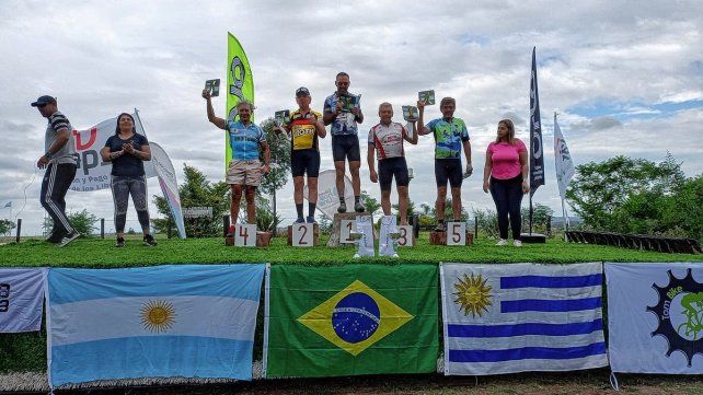 De la apertura del torneo de mountain bike participaron pedalistas de Argentina