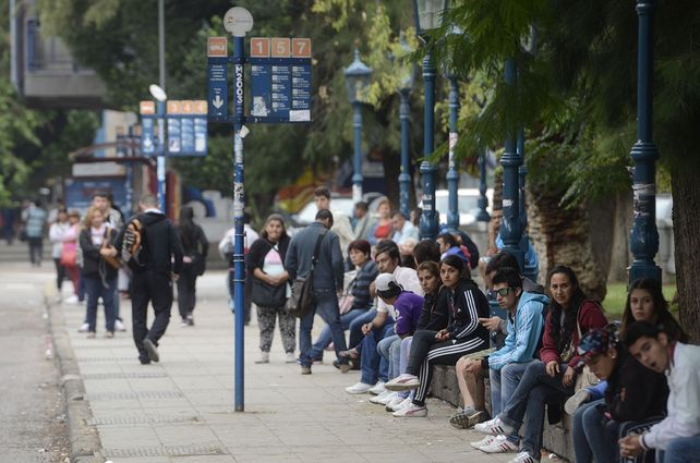 Según el Indec, la mitad de la población gana menos de 10 mil pesos