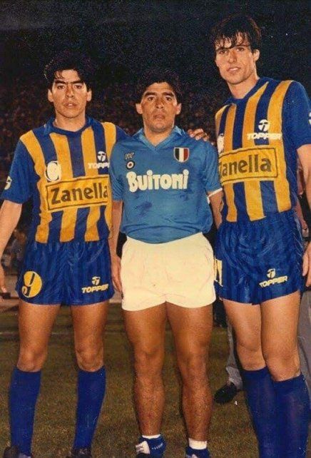 Jorge Díaz, Maradona y Galloni, en el amistoso entre Napoli y Central de 1987.