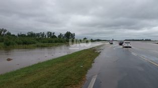 La ruta 34 está cortada por el agua a la altura de Totoras