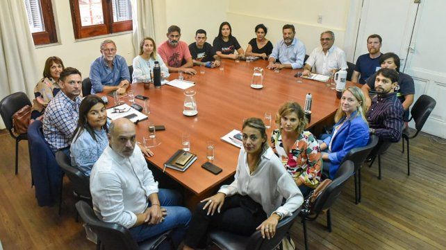 El bloque de diputados del PJ recibió a la Mesa contra el Hambre.