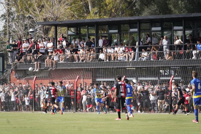 El clásico de la reserva fue para Newells con goleada y jugadores de primera apoyando