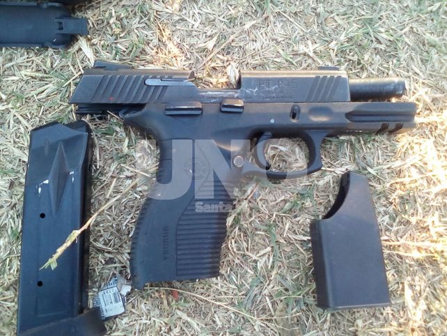 Persiguieron y atraparon a una banda con armas y balas de guerra