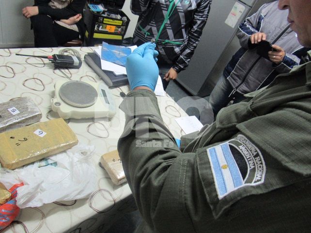 Apresaron a una mujer que recibió cuatro kilos de drogas en una encomienda enviada desde Formosa