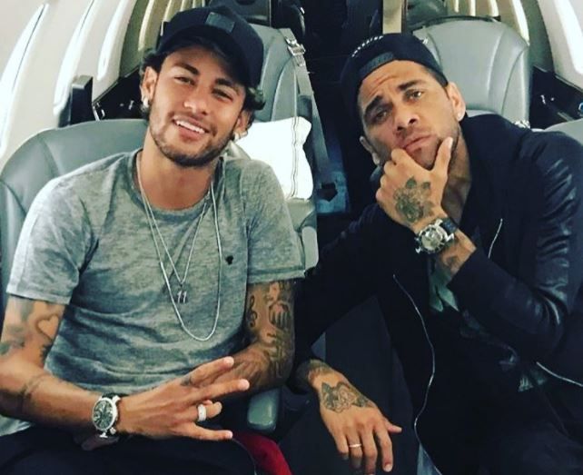 Neymar ya está en vuelo hacia Rosario junto a Dani Alves para ir a la boda de Messi