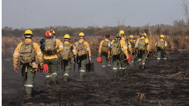 En julio del 2020, brigadistas de todo el país llegaron a Rosario para enfrentar los incendios en las islas frente a la ciudad.