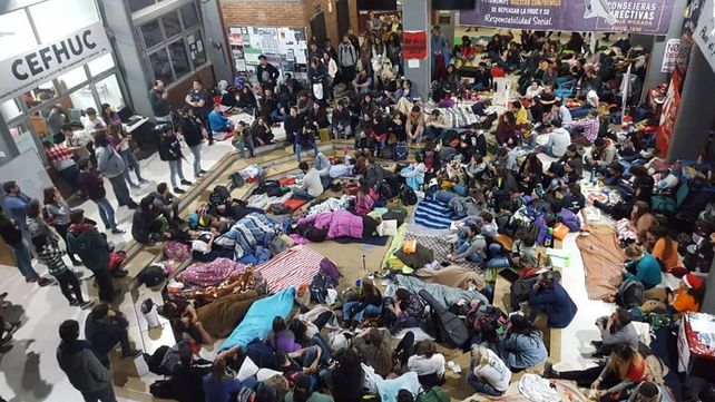 Educación pública: marcharán este lunes desde las facultades tomadas hasta Rectorado de la UNL