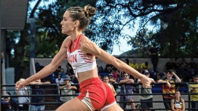 Denise Garetto en plena acción rumbo al primer lugar del podio en la Copa Nacional de Clubes.