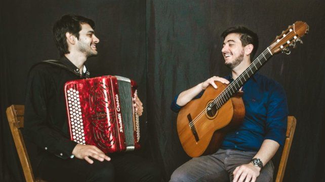 Tati Grandolio y Valentín Cosso lanzan una serie de videoclips dedicados al litoral