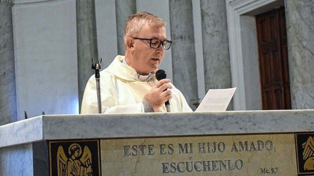 El padre Fabián Minigutti asumió como párroco de la Catedral de Paraná.