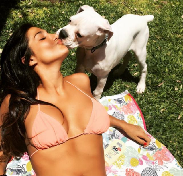 Silvina Escudero a los besos con su vecino.
