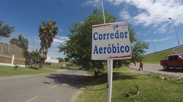 El cartel que colocó la Municipalidad de Paraná.&nbsp;