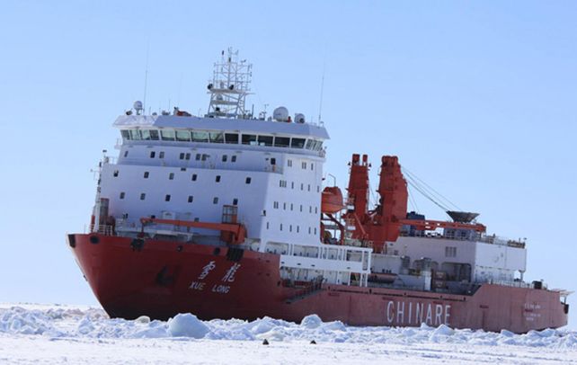 Aislado. Rodeado por la capa de hielo