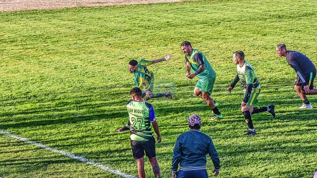 San Miguel empató 2 a 2 con Atlético Paraná en uno de los partidos.