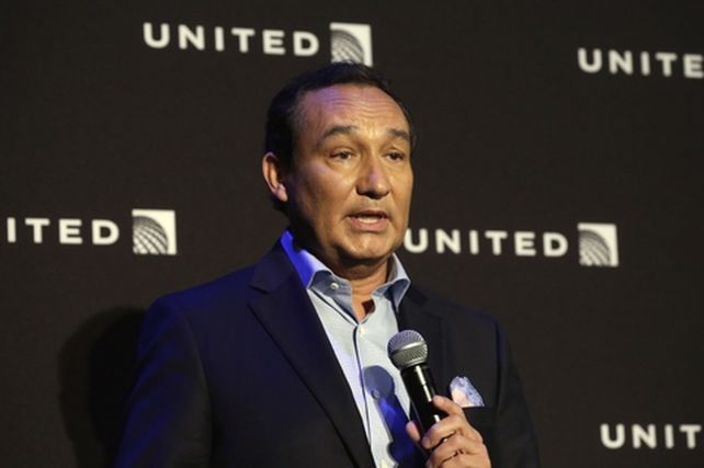 United Airlines pide perdón por bajar a la fuerza a un pasajero