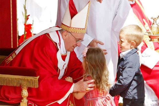 Los momentos más emotivos de la primera misa de Pentecostés de Francisco