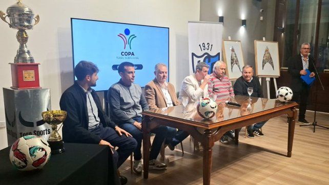Dirigentes durante la presentación de la final de la Copa Túnel Subfluvial.