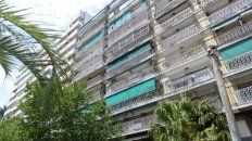 La situación de violencia ocurrió en un departamento del 8º piso del edificio ubicado en bulevar Oroño 1187. Hace tiempo que los vecinos escuchaban gritos y discusiones. La situación de violencia ocurrió en un departamento del 8º piso del edificio ubicado en bulevar Oroño 1187. Hace tiempo que los vecinos escuchaban gritos y discusiones.