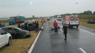Un herido grave tras un triple choque en la autopista