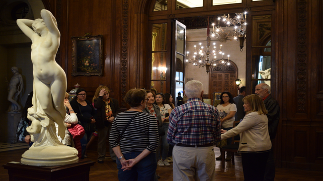 Jubilados en el Museo de Arte Decorativo, en Buenos Aires