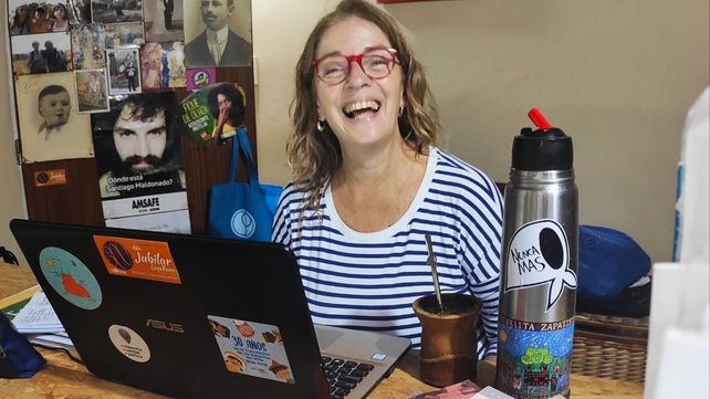 La profesora Silvia Vaisman en medio de una clase virtual con alumnos terciarios