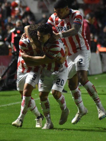 Unión sumó su primer éxito y relegó a Lanús en el Torneo Clausura