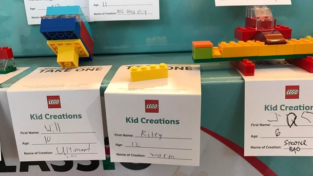 La genialidad de este niño de 12 años construyendo figuras de Lego saca una sonrisa a cualquiera