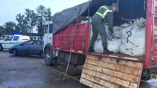 Personal de Gendarmería Nacional secuestró un camión que provenía de Rosario y de dirigía a Misiones con una carga de 28 toneladas de cobre.