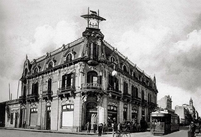 En la esquina de Corrientes y Santa F&eacute;