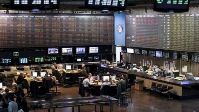 Los bonos y las acciones subieron durante el primer día de la semana. &nbsp;Ayudó el contexto externo.