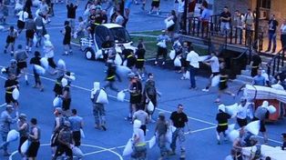 Una pelea de almohadas entre cadetes militares terminó con 30 heridos