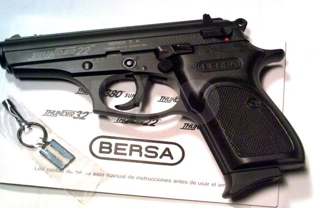 Idéntica. A esta pistola calibre 22 marca Bersa