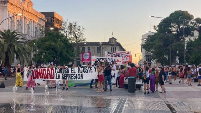 En Paraná marcharon contra la Ley Bases y la represión.&nbsp;Foto: Juan Manuel Hernández