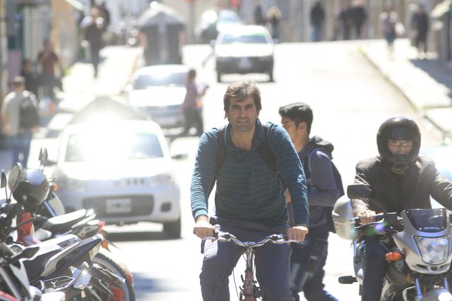 Matías Ruiz disfruta cada vez que sale a pedalear por las calles de Paraná.&nbsp; 