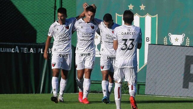 La última victoria de Colón visitando a Banfield fue por la Copa de la Liga 2021 cuando se impuso por 3-0.