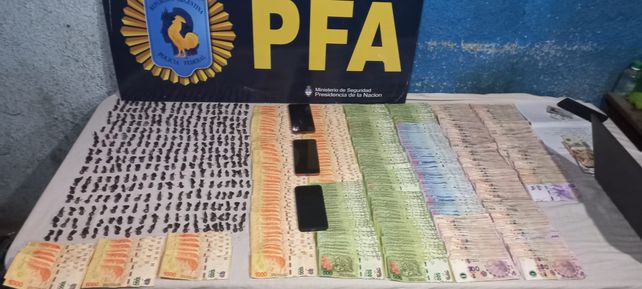 Parte de lo incautado en el opertaivo.