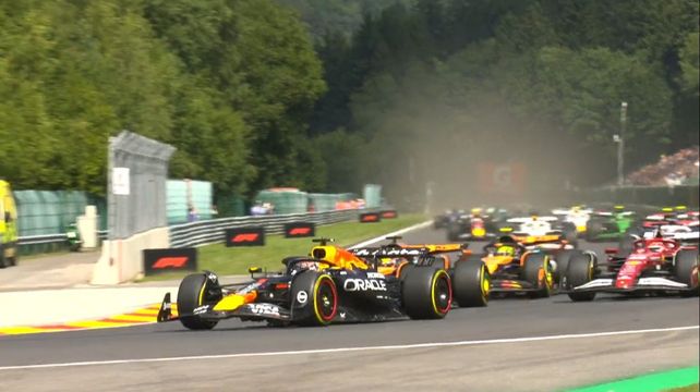 Max Verstappen superó a Oscar Piastri luego de la largada en el sprint de Spa Francorchamps. Franco Colapinto largó desde boxes y llegó 19°.