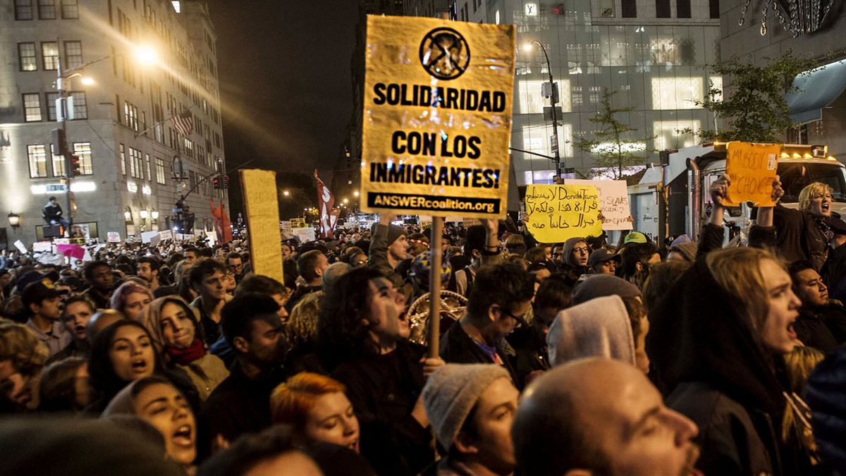 Miles de personas se manifestaron en Nueva York contra Donald Trump