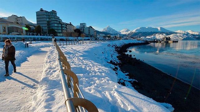Ushuaia se cubrió de blanco por la caída de una intensa nevada.