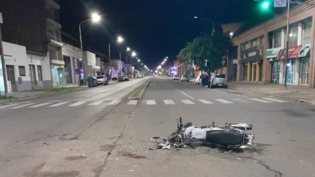 Paraná: hospitalizaron grave a un joven motociclista tras fuerte choque