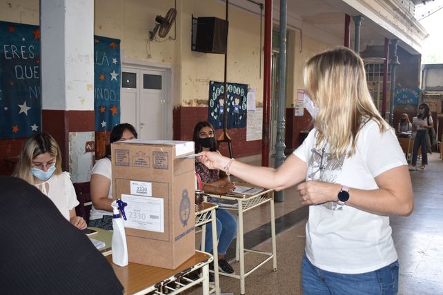 Hasta las 17 había votado el 64,5% del padrón nacional y la participación ya es mayor que la de las Paso