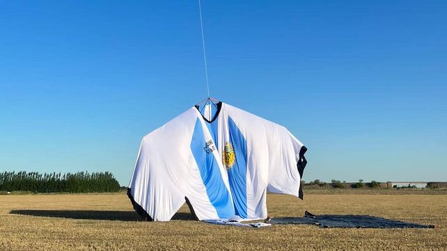 Un pueblo santafesino creo una enorme camiseta de Messi