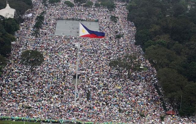Un mar de fe. Entre seis y siete millones de personas colmaron el parque Rizal