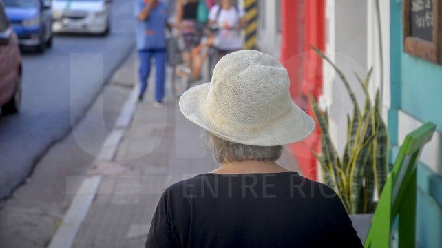 Calor: el SMN prevé una temperatura máxima de 33°