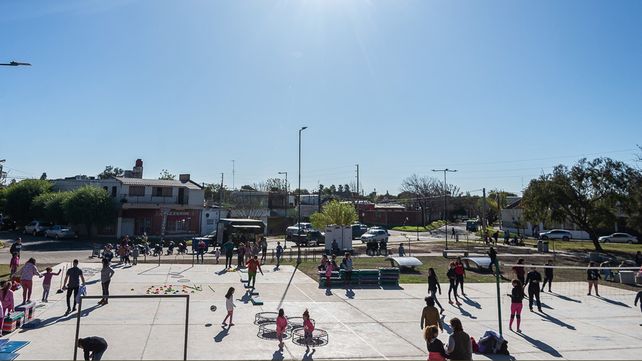 Playón con arcos para jugar al fútbol en el cemento.&nbsp;