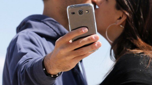 Hoy no, Satán: la selfie de una pareja que horroriza en las redes sociales