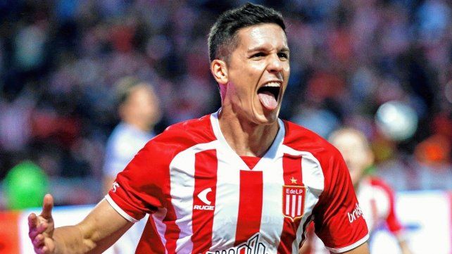 Estudiantes ganó y Carrillo convirtió un doblete.